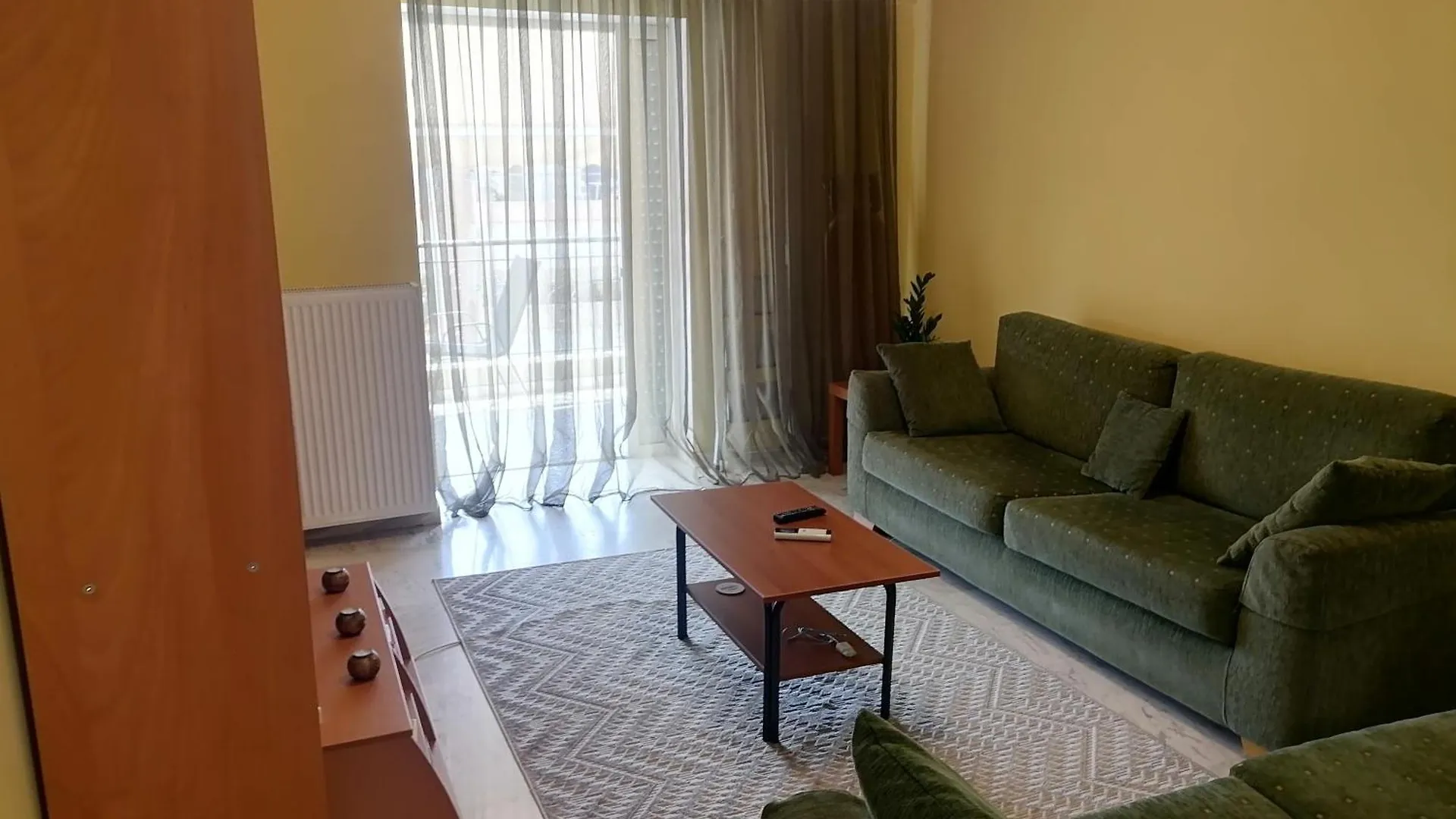 Το Σπίτι Του Στράτου Στη Θεσσαλονίκη- Stratos' Apartment In Thessaloniki